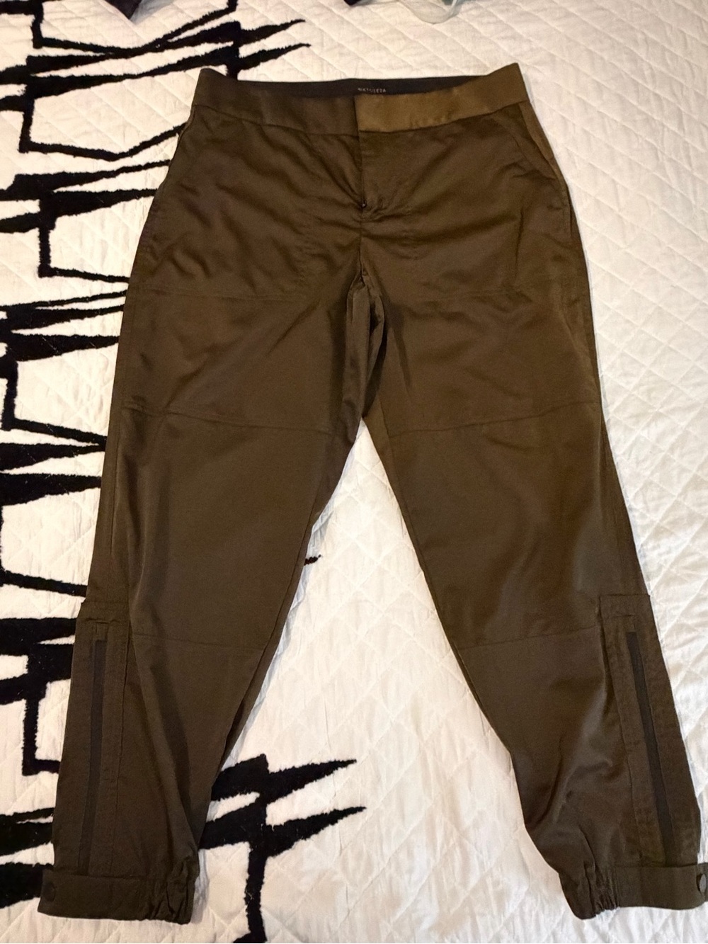Athleta Olive Green Satin Cargo Pants w/Ankle Tabs size 10 Petite